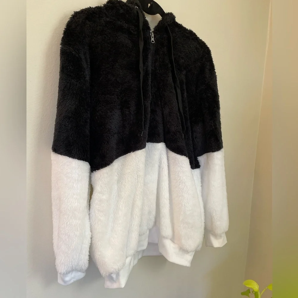 NWOT Bicolor Oversized Plush Top Zip Pullover Hoodie | Size Large - Picture 3 of 9